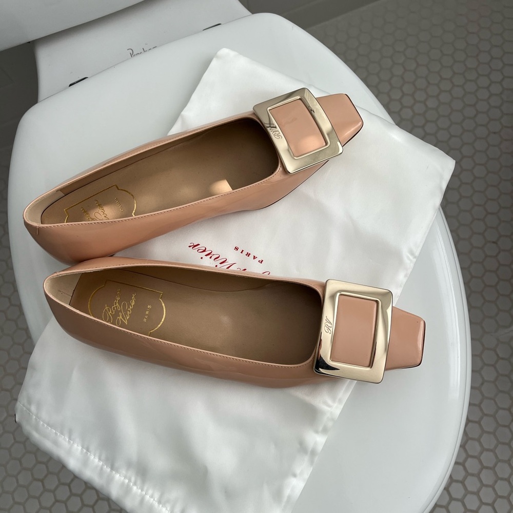 Roger Vivier 36.5 NWT cream with a hint of Peach Flats 25mm with Gold Buckle